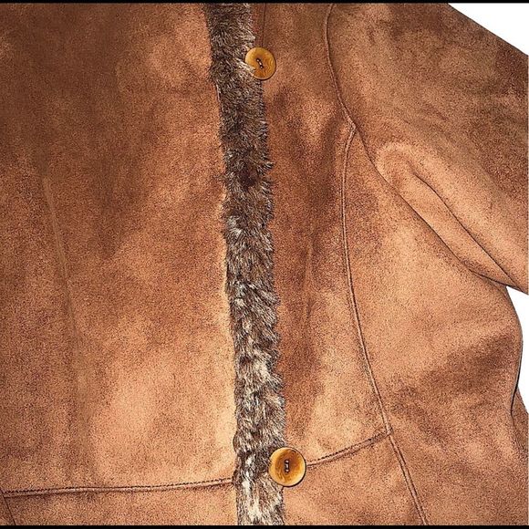 Like New Terry Lewis Classic Luxuries Fox Fur Coat - Picture 14 of 14